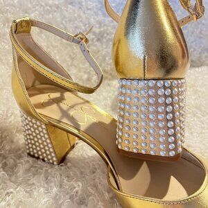 Jessica Simpson Women's Gold Crin studded with Pearl Accents Size 8